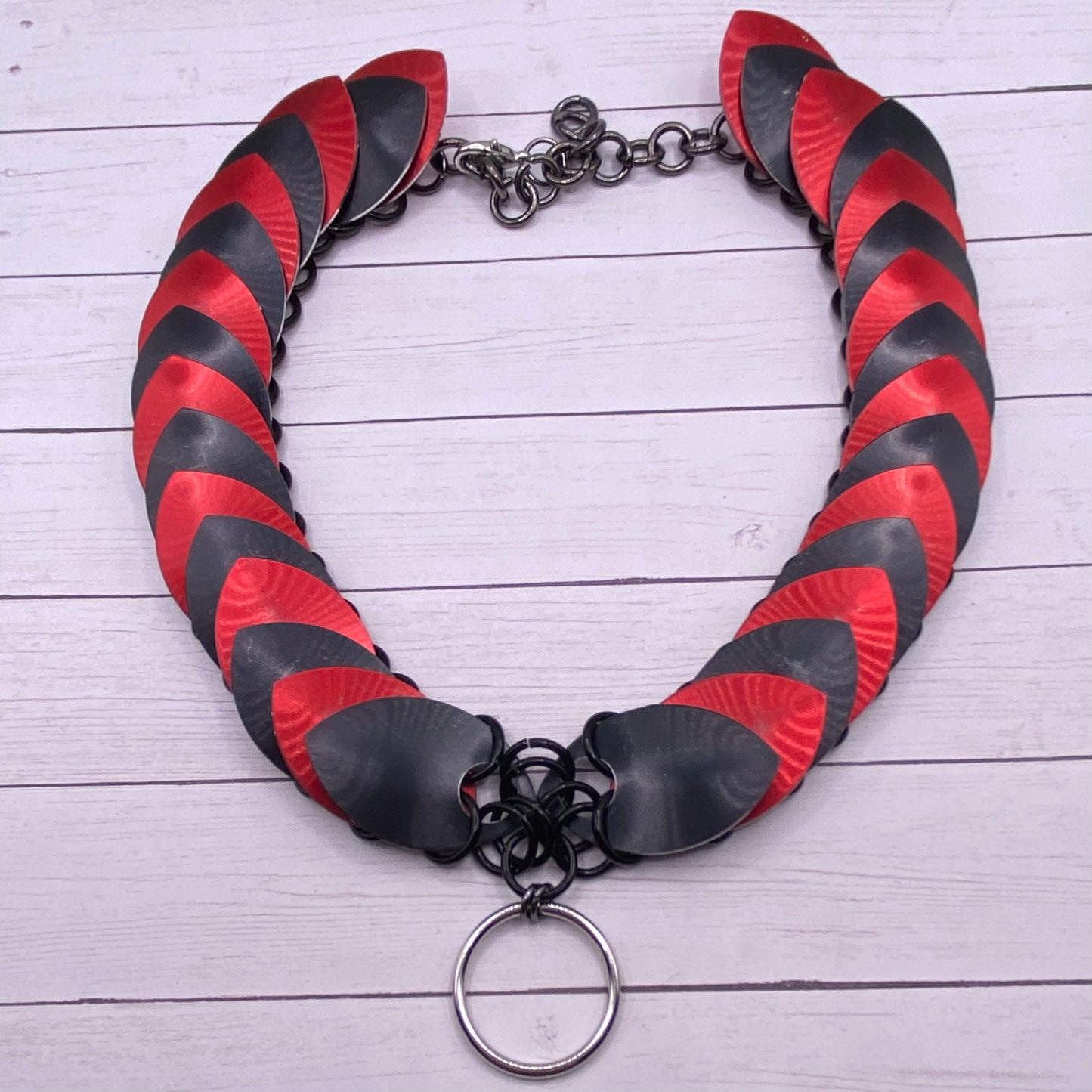 Black & Red Scalemaille Collar