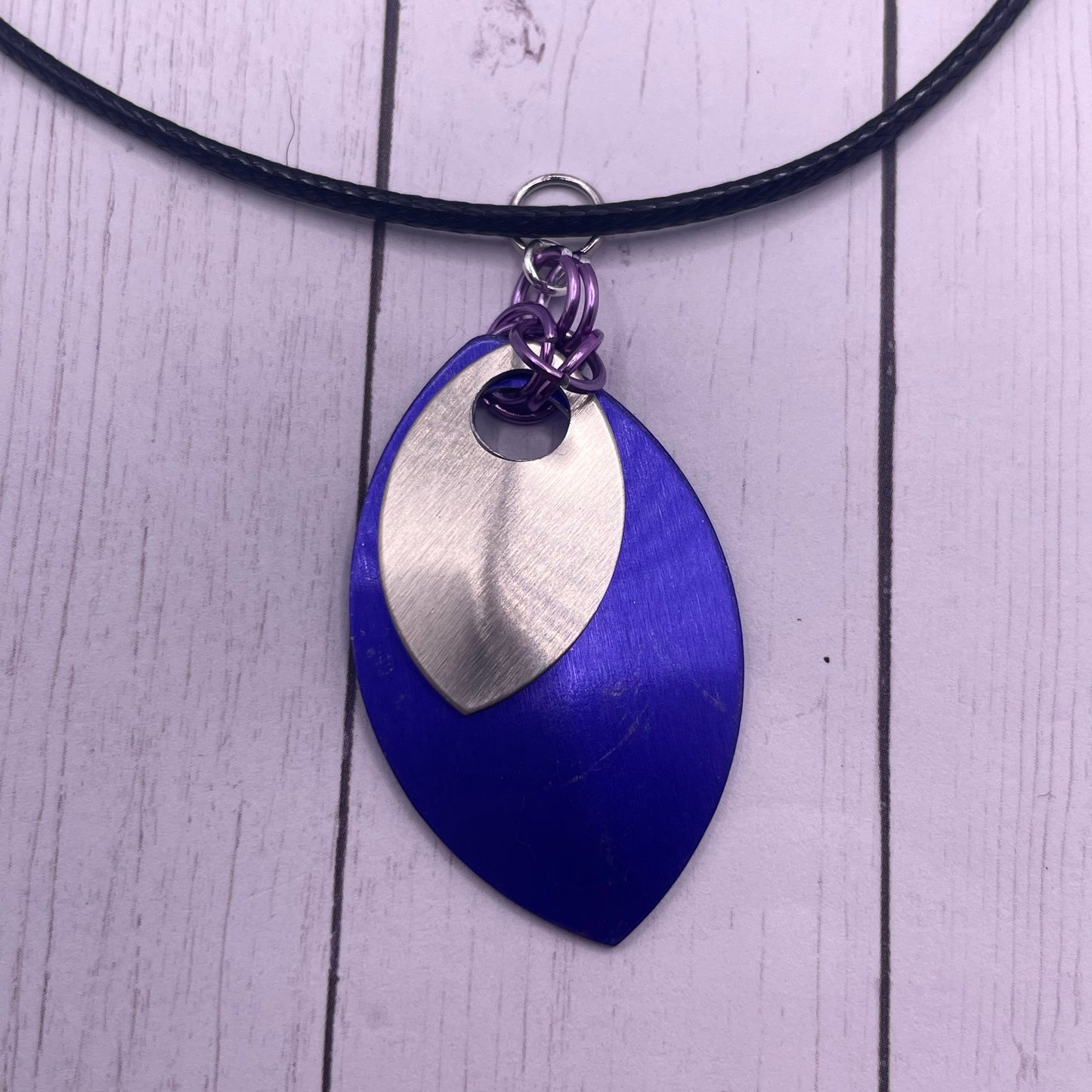 Simple Scalemaille Pendant